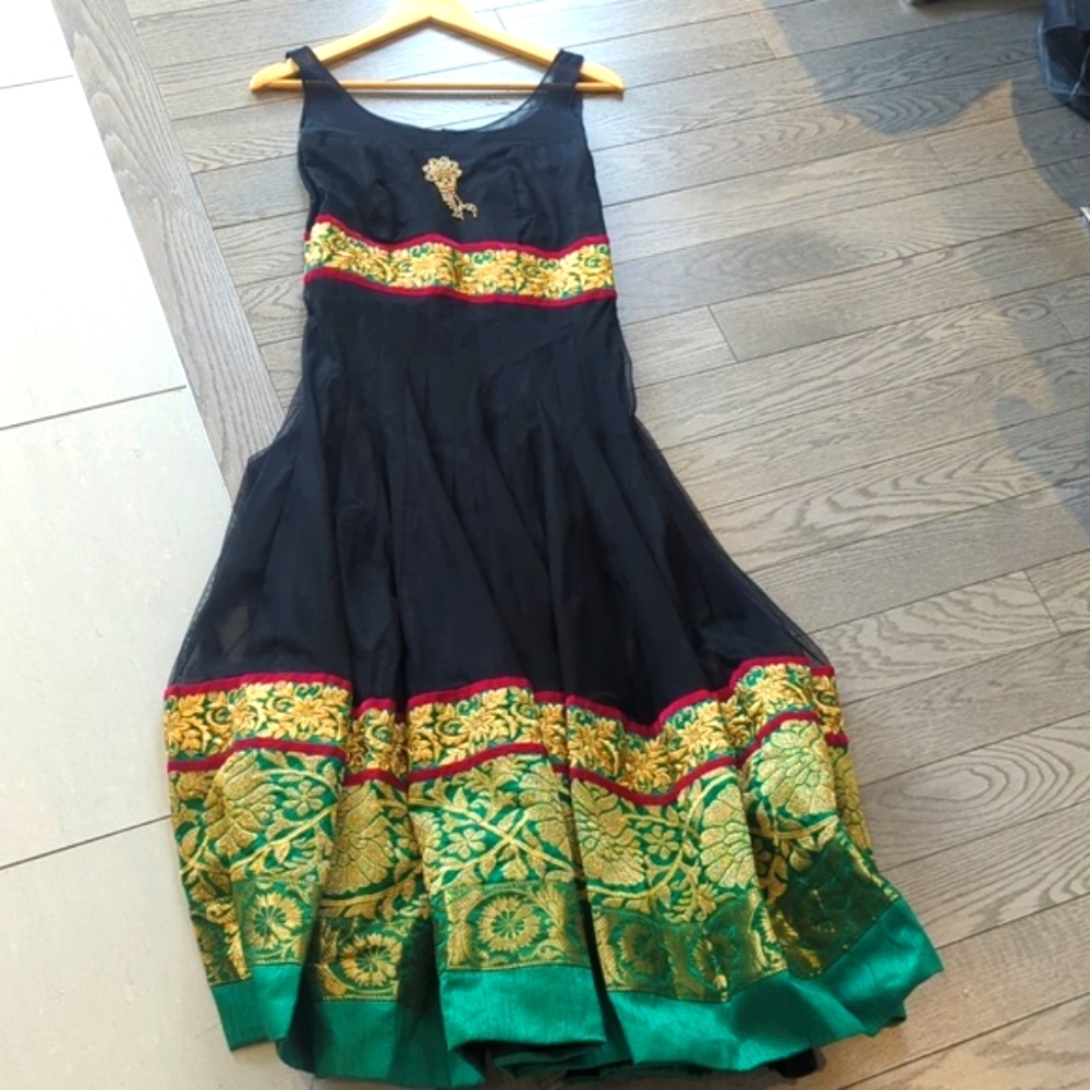 Elegant Black & Green Sleeveless Indian punjabi Suit - Size Small Like New